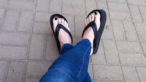 Pieds de shemale, talons hauts, piège porno transexuelle gratuit