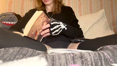 Trans girl, reading book, community 무료 포르노 쉬메일